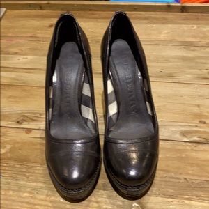 Burberry black leather pumps